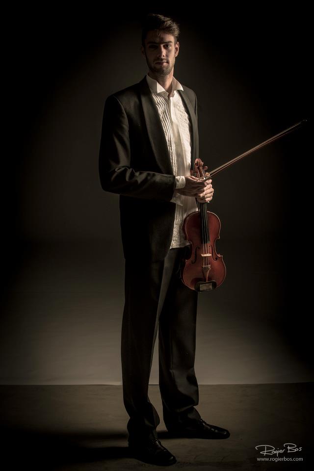 Nikolaos Beis performing